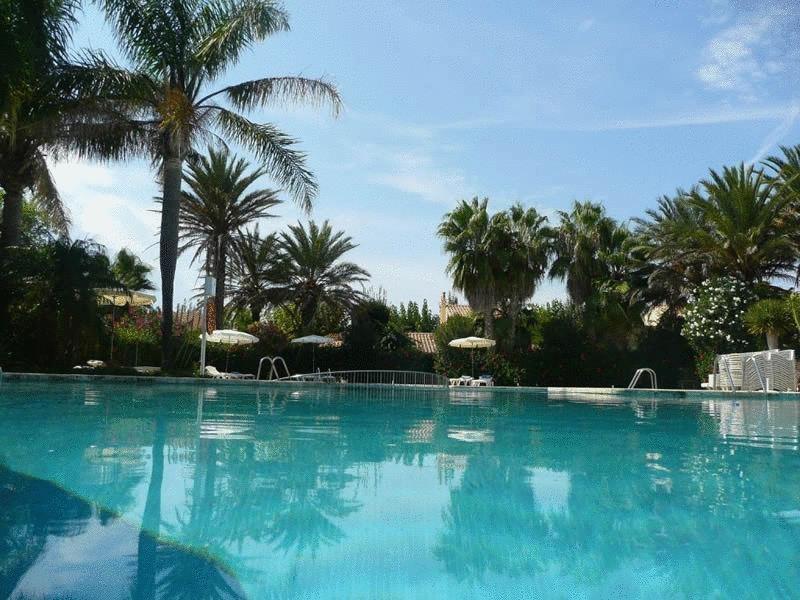 Апартаменты Club Pueblo Menorquin Сьюдадела Экстерьер фото